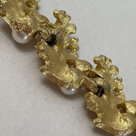 TRIFARI VINTAGE BRUSH GOLD LEAF & PEARL LINK BRACELET 1960s - Picture 7 of 8